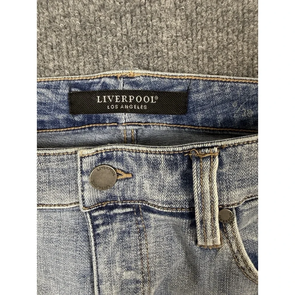 Liverpool Los Angeles Walking Shorts 6/28 Light Wash Denim Jean Cuff Stretch - Picture 2 of 8